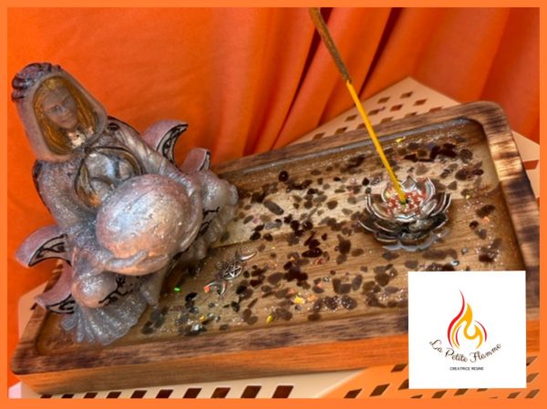 porte encens méditation déesse hécate création résine la petite flamme